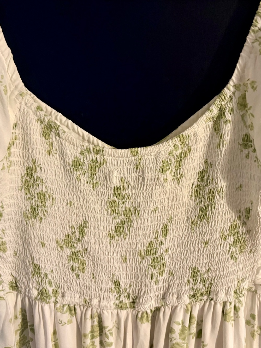 ❤️ Hollister Midi Dress in White with Sage Green Rose Print, Size Small (4-6) - Picture 5 of 7